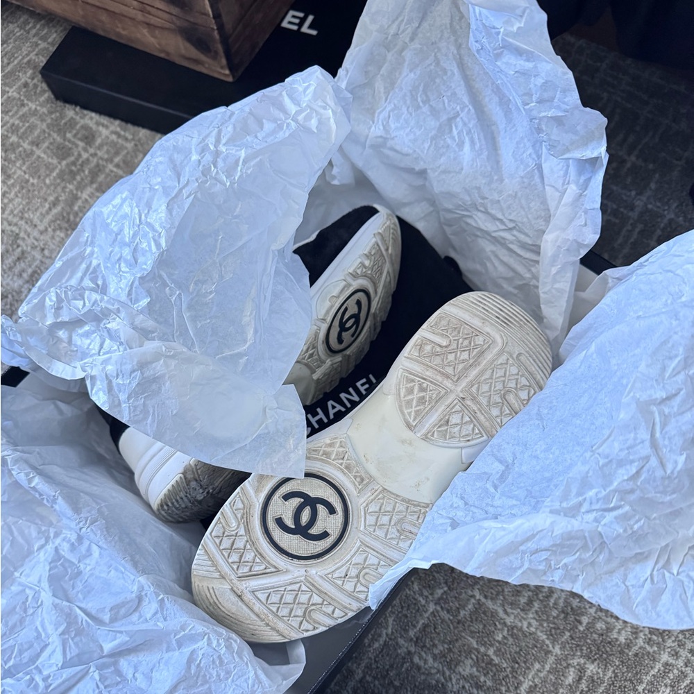 CHANEL SNEAKERS - Picture 7 of 8